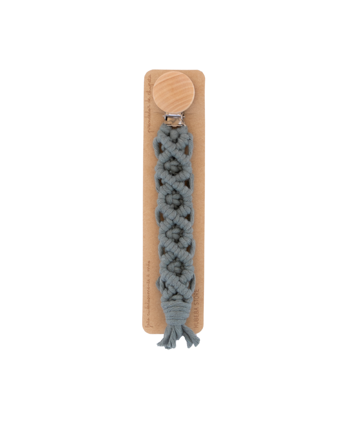 Prendedor de chupeta em macramé