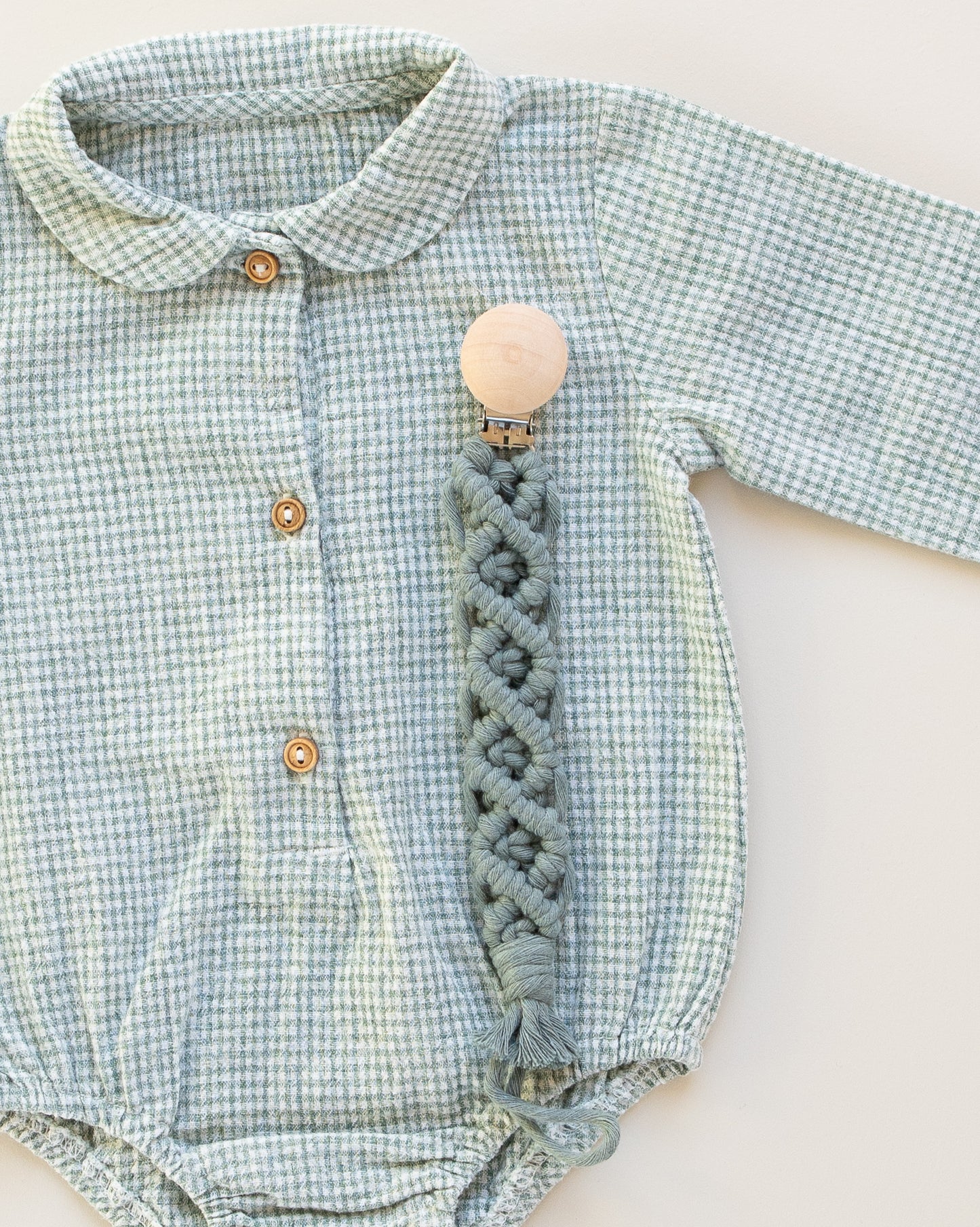 Prendedor macramé laurel
