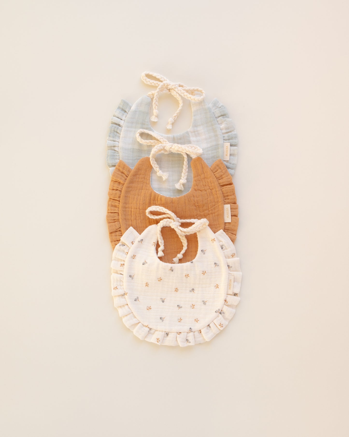 Babetes impermeáveis em musselina para bebés feitos à mão em portugal por Kubeba Store