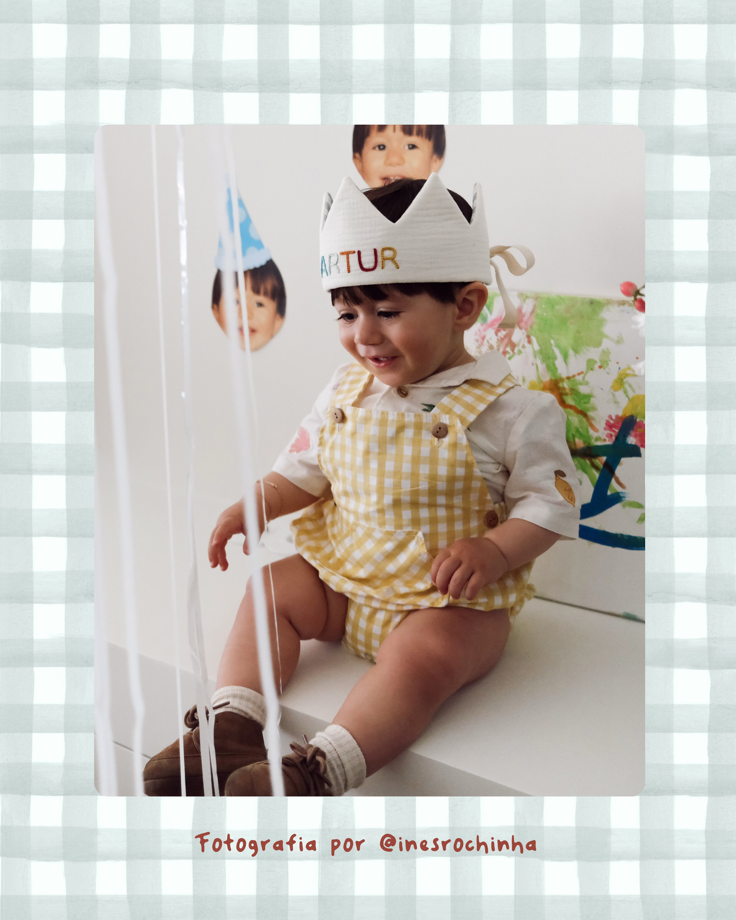 Coroa musselina reversível bordado maiúsculas