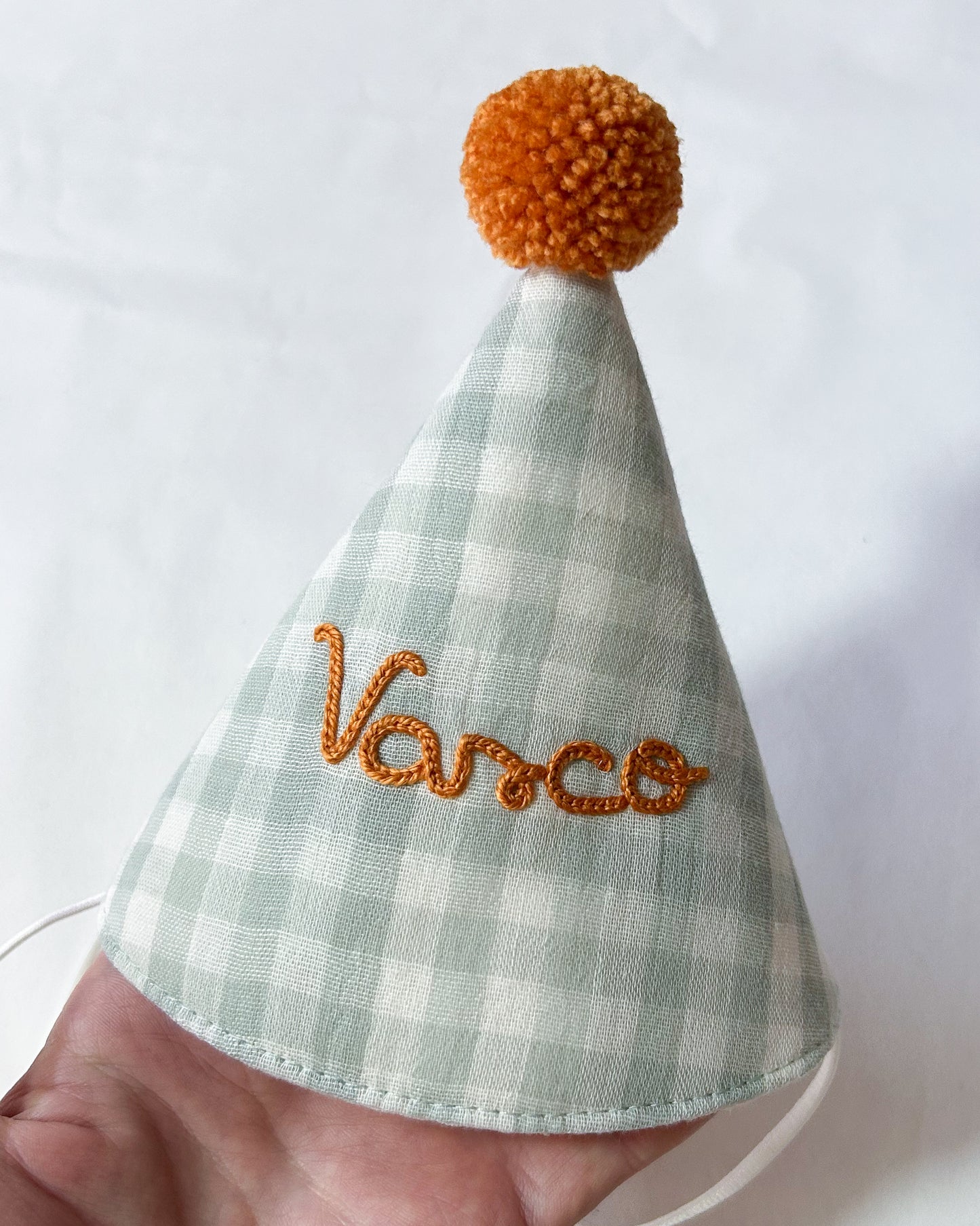 Chapéu de festa com pompom