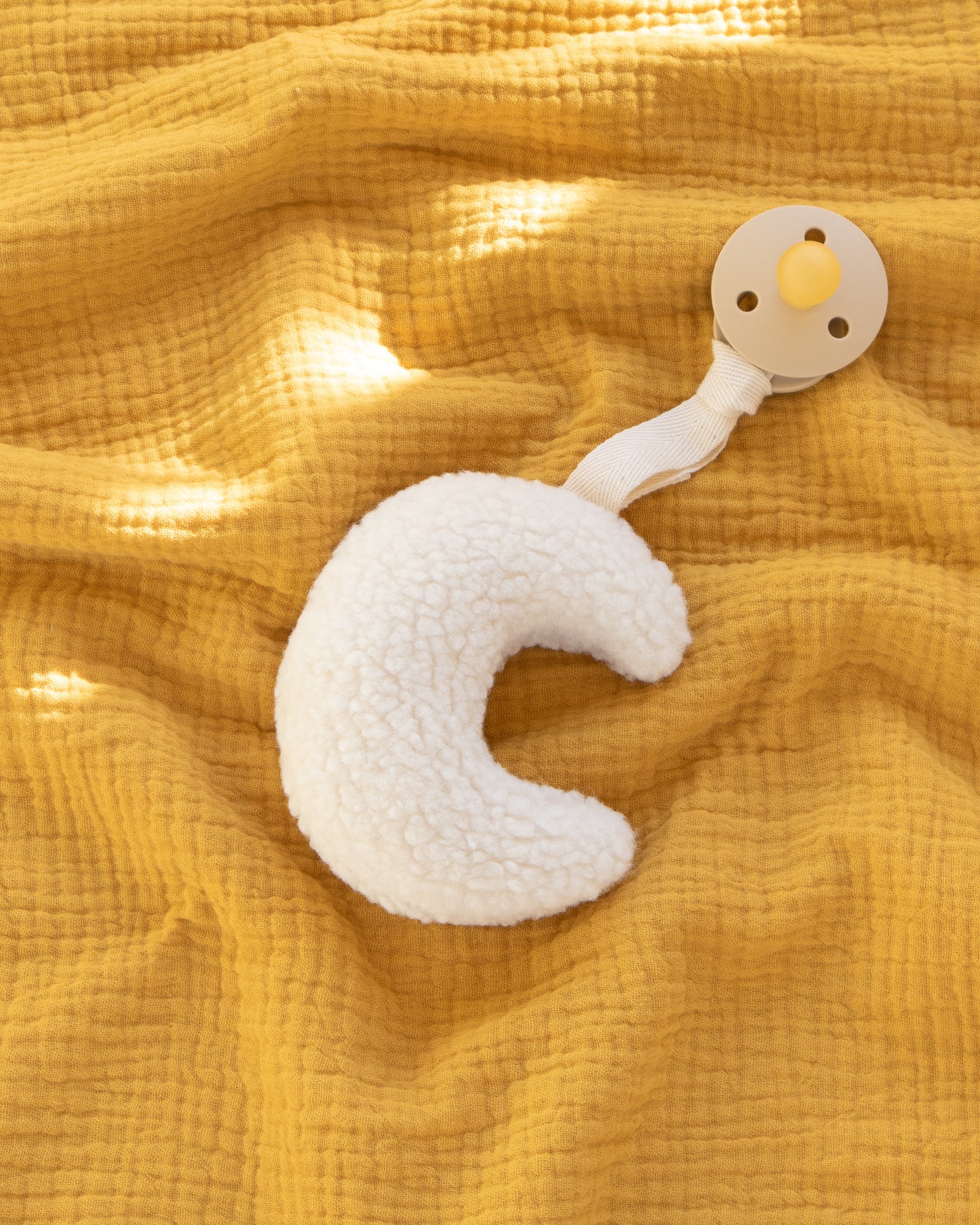 Lua carneirinho com guizo